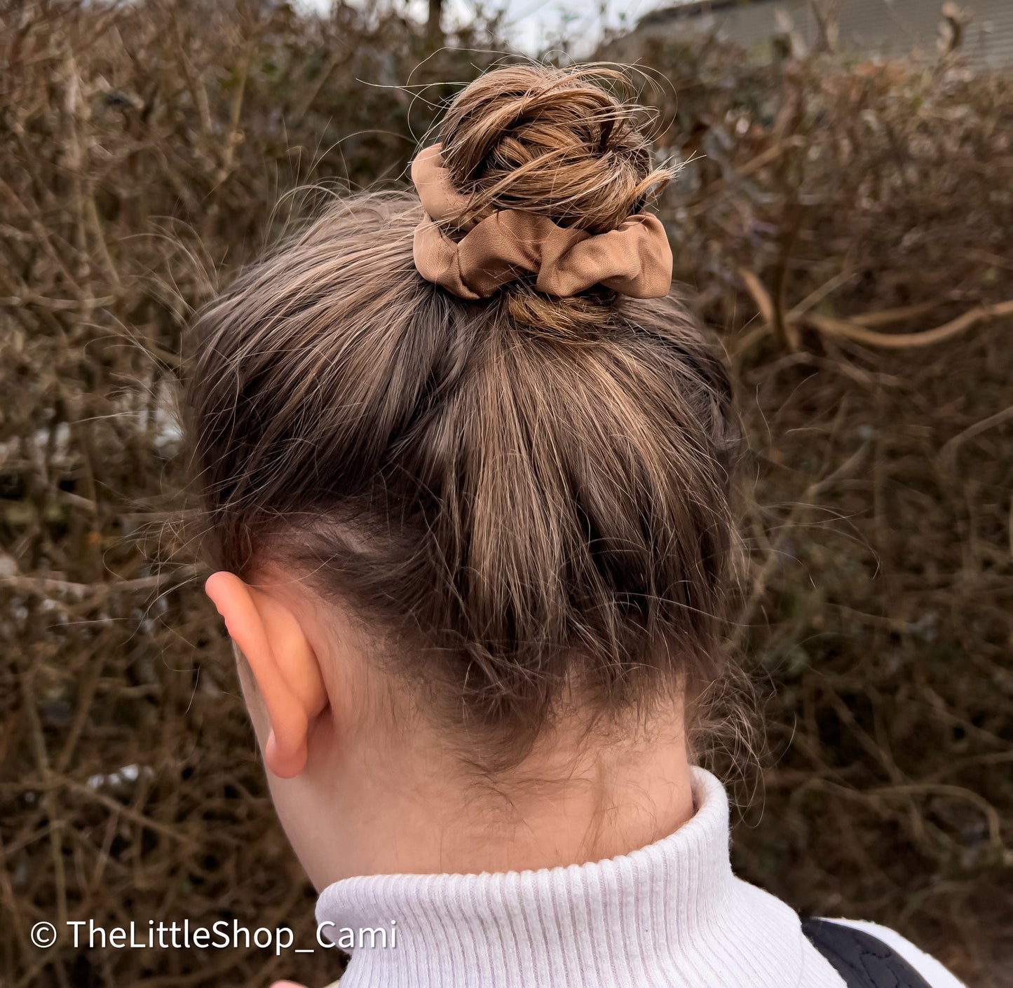 Caramel – Brun Satin Scrunchie