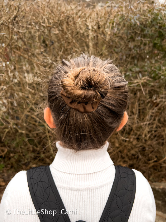 Espresso – Mørkebrun Satin Scrunchie