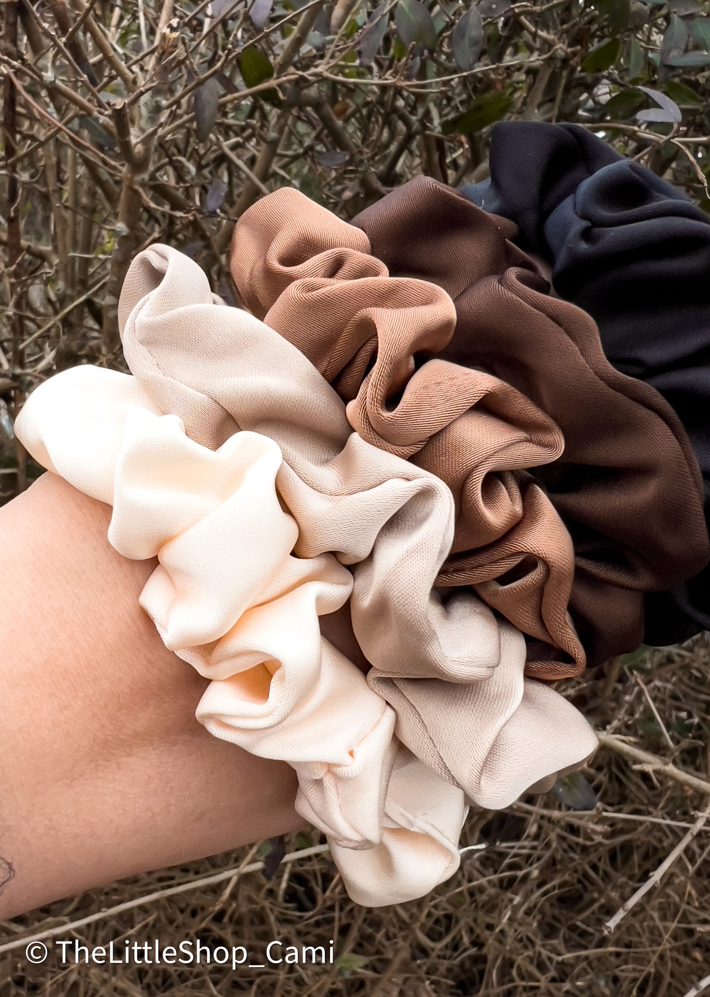 Noir – Sort Satin Scrunchie