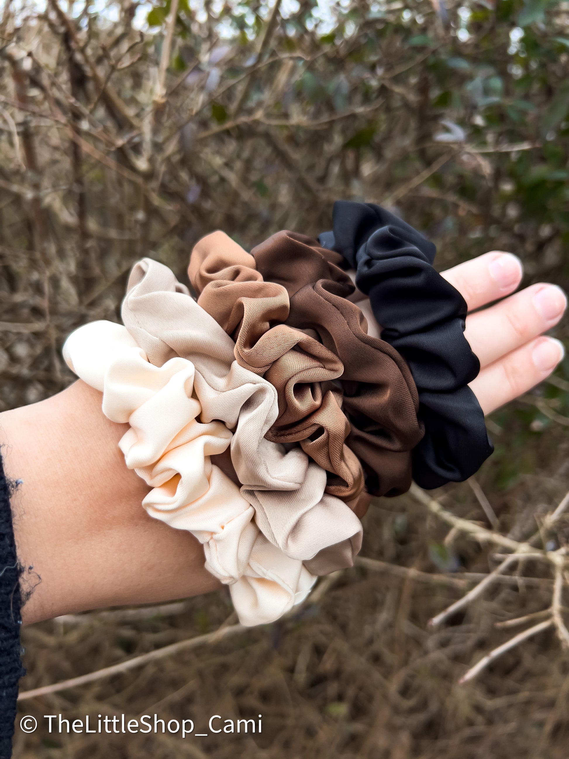 Espresso – Mørkebrun Satin Scrunchie