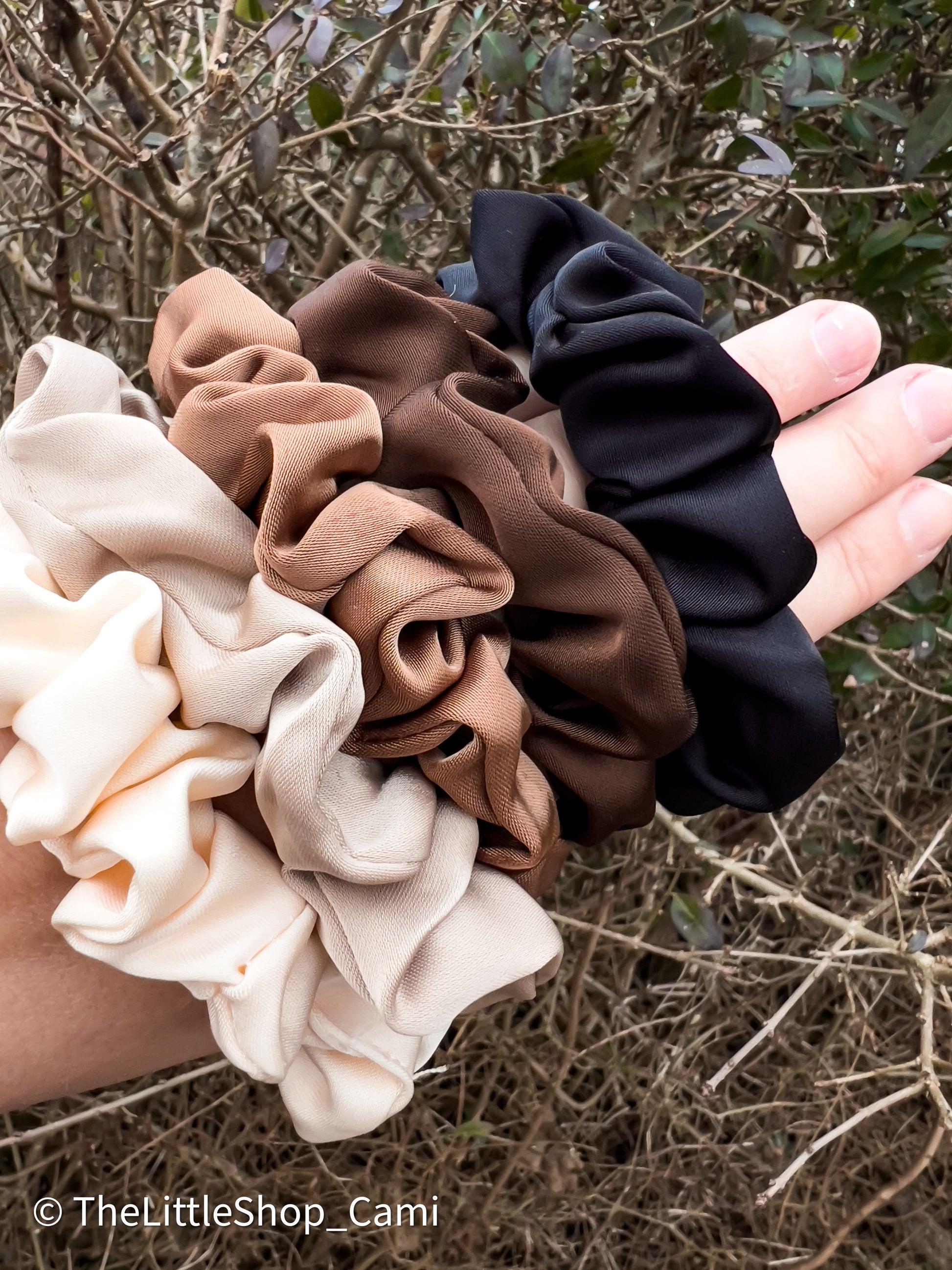 Blanche – Hvid Satin Scrunchie